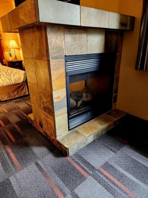 Rundle Mountain Lodge Canmore Eksteriør billede