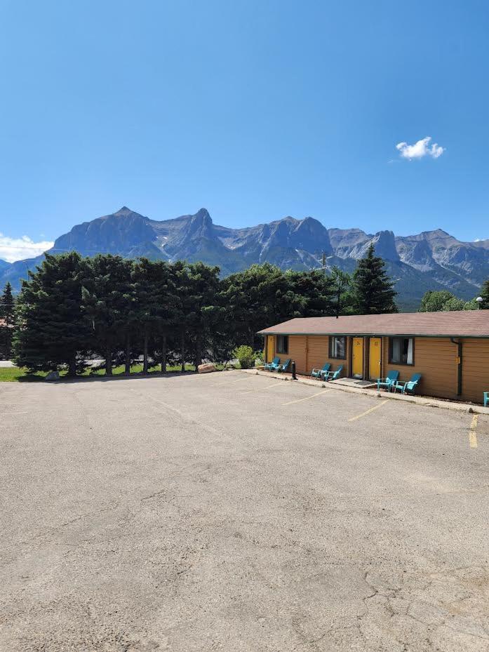 Rundle Mountain Lodge Canmore Eksteriør billede