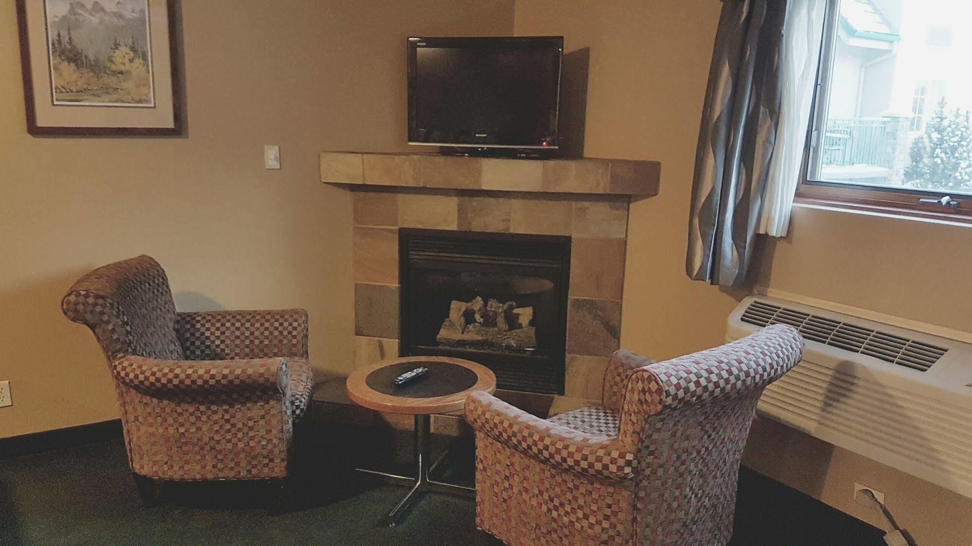 Rundle Mountain Lodge Canmore Eksteriør billede
